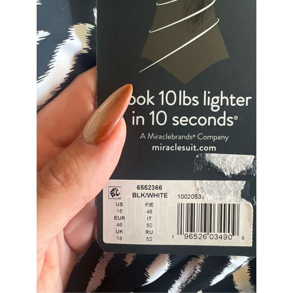 Miraclesuit NWT Tigre Sombre Escape One Piece Swimsuit Black White Size 16 - Picture 4 of 4